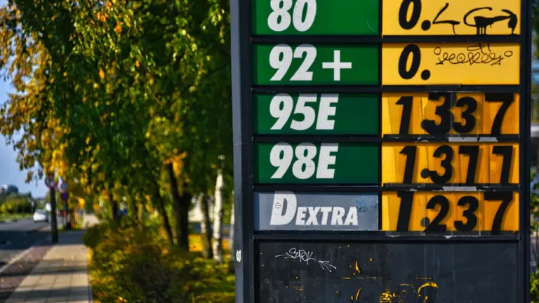 Degvielas cenas 19. augustā: vidēji 1,74 eiro litrā