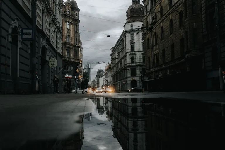 Rīgā 27. augusta vakarā: pastaiga un plāns lietum
