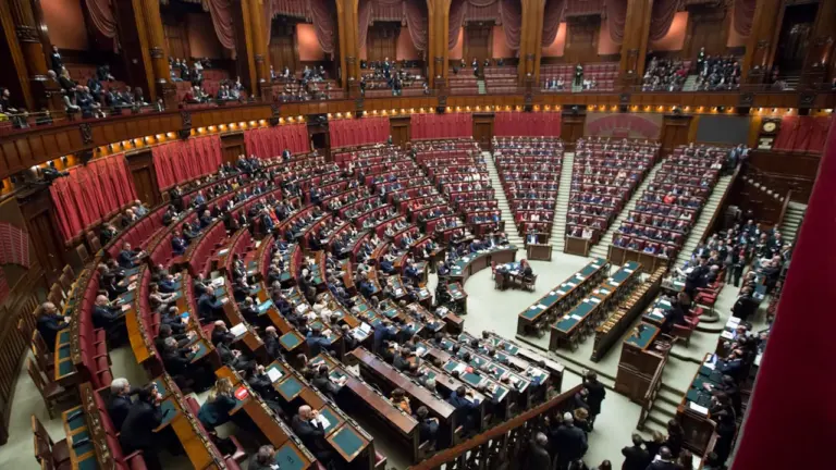 Vai Latvijas valdība līdz 2026. gada beigām ieviesīs nodokļu reformu?