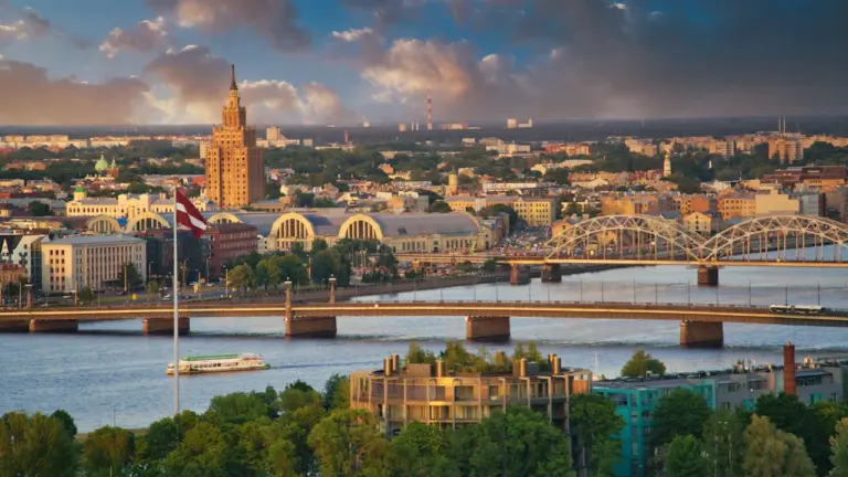 Vakars Rīgā 24. augustā: 9 plāni trim budžetiem
