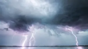 Vētra pārceļ koncertu Rīgā un atceļ Nēģu svētkus