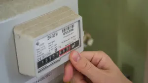Elektroenerģijas cenas kāpums 12. septembrī: ko tas nozīmē patērētājiem