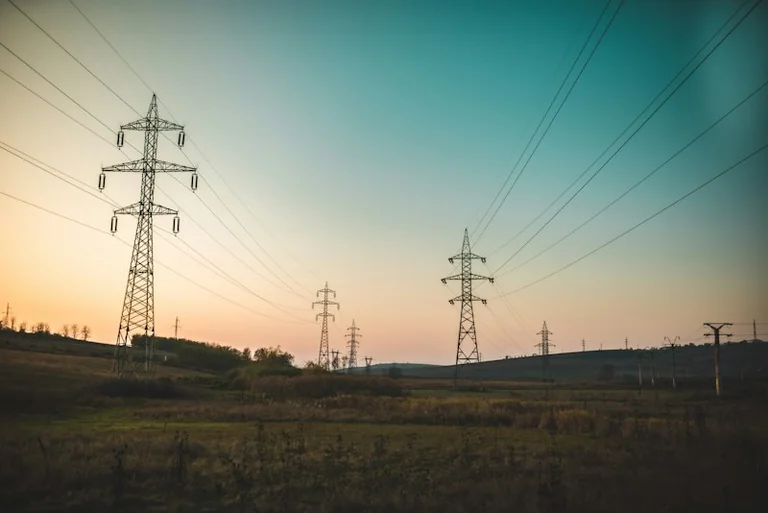 Latvijas elektrības cenas 17. septembrī: dārgākais vakars