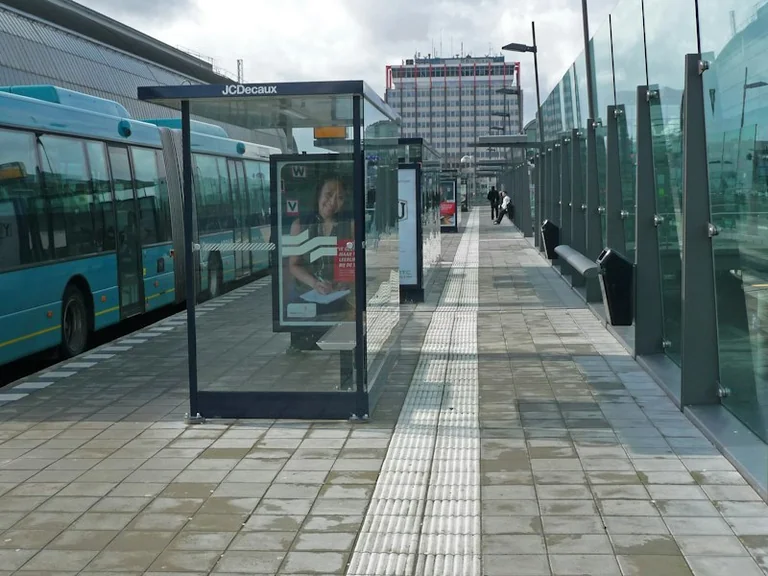 Sapnis par nokavētu autobusu: ko tajā pamanīt