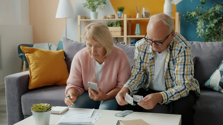 Senioru diena 1. oktobrī: kā pārbaudīt pensijas izmaksas datus