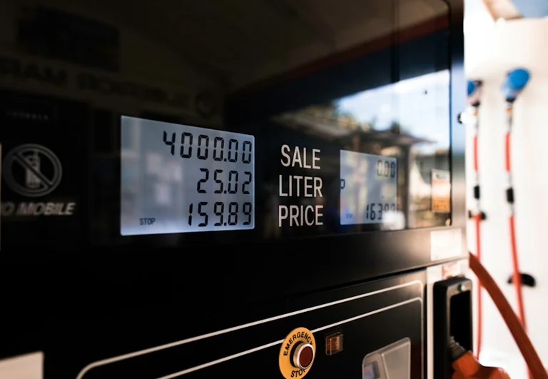 Vai lētāka degviela atmaksā apkārtceļu? Aprēķiniet izmaksas
